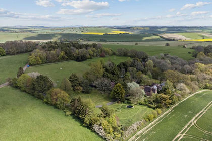 12.7 acres of House with Land for sale in Aldbourne