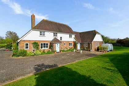 2.5 acres of House with Land for sale in Upper Hardres