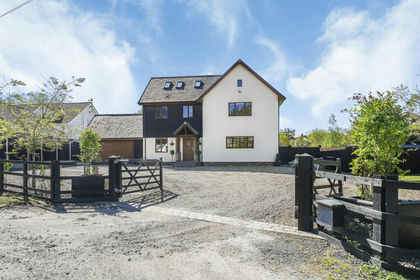 1 acre of House with Land for sale in Cold Norton