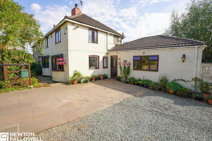 1 acre of Cottage for sale in Egmanton