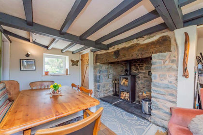 5 acres of House with Land for sale in Llanrhaeadr-ym-Mochnant