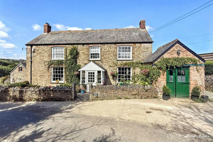 1 acre of Farmhouse for sale in Perranzabuloe