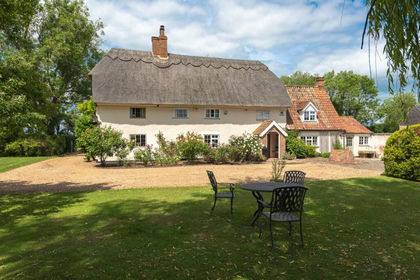 1.2 acres of Farmhouse for sale in Bolnhurst and Keysoe