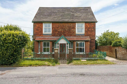 1 acre of Cottage for sale in Warbleton