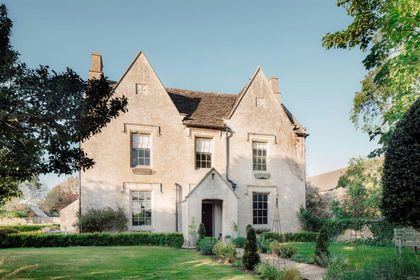 1.1 acres of Farmhouse for sale in Lechlade