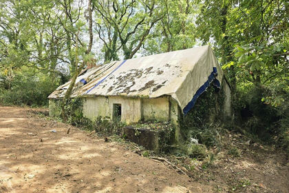 2.5 acres of Cottage for sale in New Moat