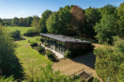 5 acres of Barn Conversion for sale in Hulcott