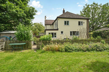 6 acres of House with Land for sale in Crockenhill