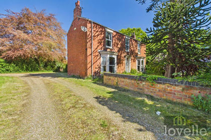 2.2 acres of Farmhouse for sale in Anderby
