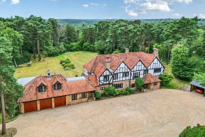 4 acres of House with Land for sale in Farnham