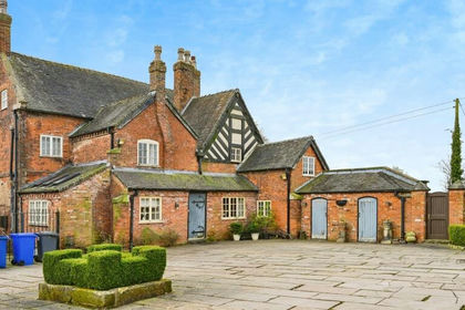 Land for sale in Leigh