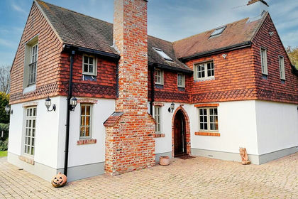 1.5 acres of Farmhouse for sale in Orpington