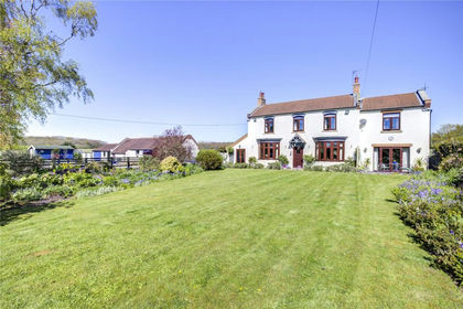 6 acres of Farmhouse for sale in Little Stainton