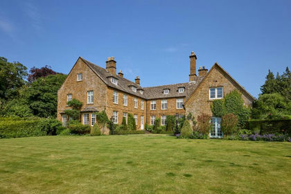 1.1 acres of Country Home for sale in Tysoe