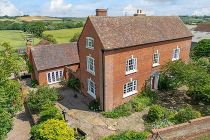 2 acres of Farmhouse for sale in Rock