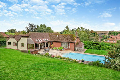 1 acre of House with Land for sale in West Ilsley