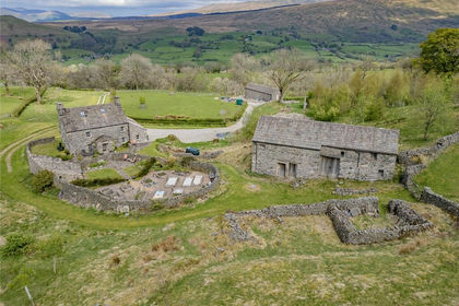 7.4 acres of Farmhouse for sale in Dent