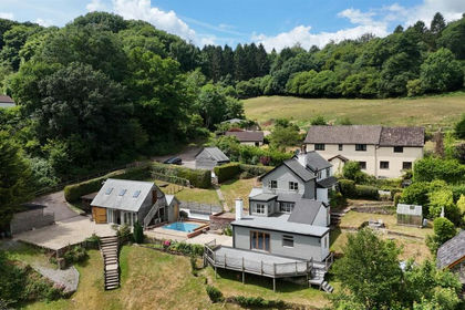 1 acre of Cottage for sale in Mitcheldean