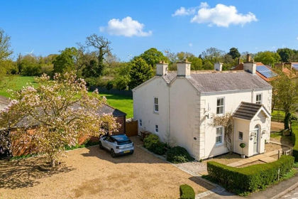 2.2 acres of House with Land for sale in Laxton