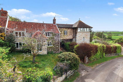 1 acre of House with Land for sale in Stawell