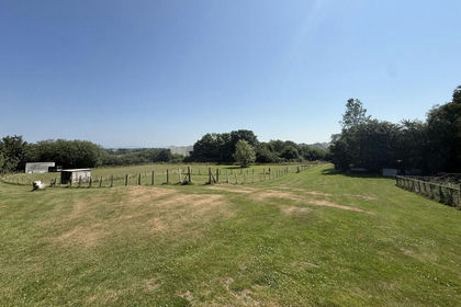 5 acres of Farmhouse for sale in Bodffordd