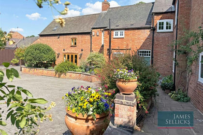 4 acres of Farmhouse for sale in Peatling Magna