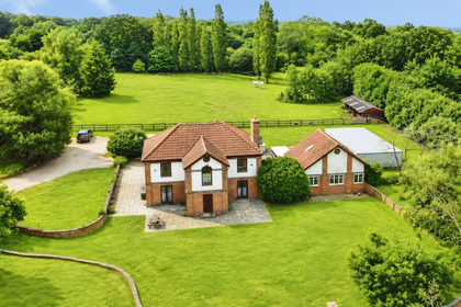 2.5 acres of House with Land for sale in St Paul's Walden