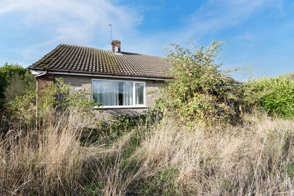 7.5 acres of House with Land for sale in Morton