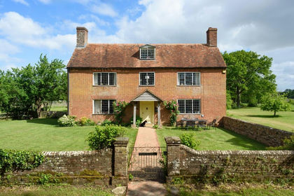5.6 acres of Farmhouse for sale in Smarden