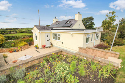 1.5 acres of Cottage for sale in Mechell