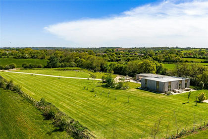 13.9 acres of House with Land for sale in Hook Norton