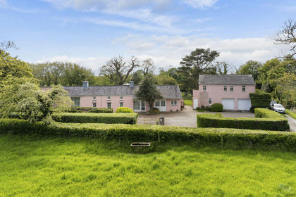 30.9 acres of Country Estate for sale in