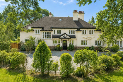1.2 acres of House with Land for sale in Wirral West