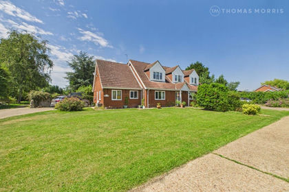 4 acres of Equestrian property for sale in Wyboston, Chawston and Colesden