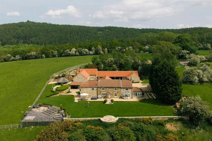11 acres of Country Home for sale in Thirkleby High and Low with Osgodby