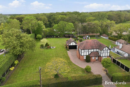 1 acre of House with Land for sale in Brentwood and Ongar