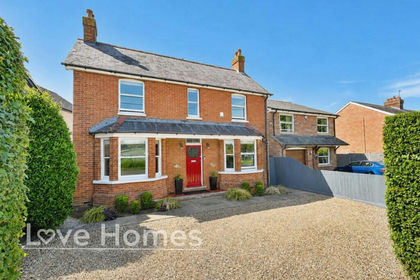 1.5 acres of House with Land for sale in Flitton and Greenfield