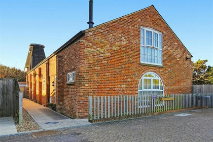 Barn Conversion for sale in Herne and Broomfield