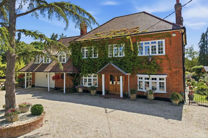 1 acre of House with Land for sale in South Hanningfield