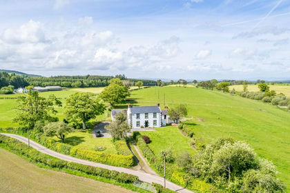 3 acres of Farmhouse for sale in Dumfriesshire, Clydesdale and Tweeddale