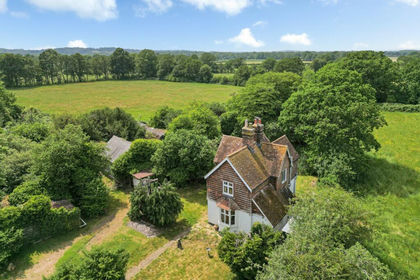 14.9 acres of Farmhouse for sale in Staplehurst