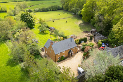 2.9 acres of House with Land for sale in Bloxham