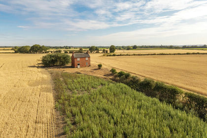 1.5 acres of House with Land for sale in Carlton-le-Moorland