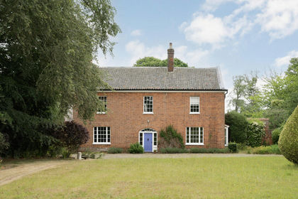 2 acres of Farmhouse for sale in Aylsham