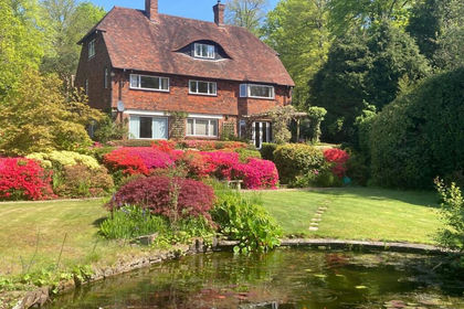 1 acre of House with Land for sale in Heathfield and Waldron