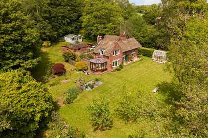 1.5 acres of Cottage for sale in Ashurst Wood