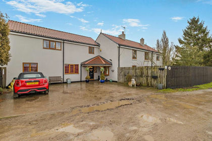 2 acres of Cottage for sale in Stubbs Walden