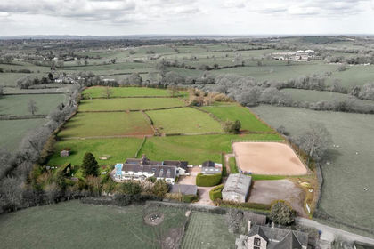 12 acres of Equestrian property for sale in Maer