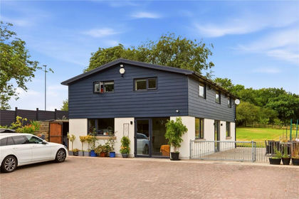 8.8 acres of House with Land for sale in Reedley Hallows