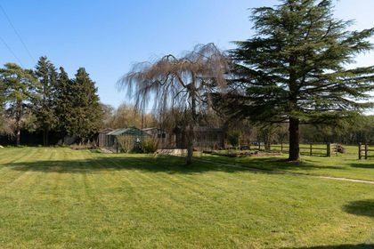 1.5 acres of House with Land for sale in Beckley and Stowood